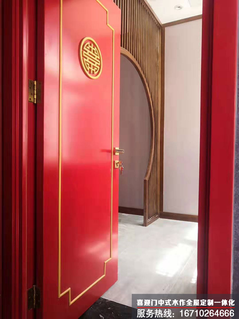 朱红色的中式木门
